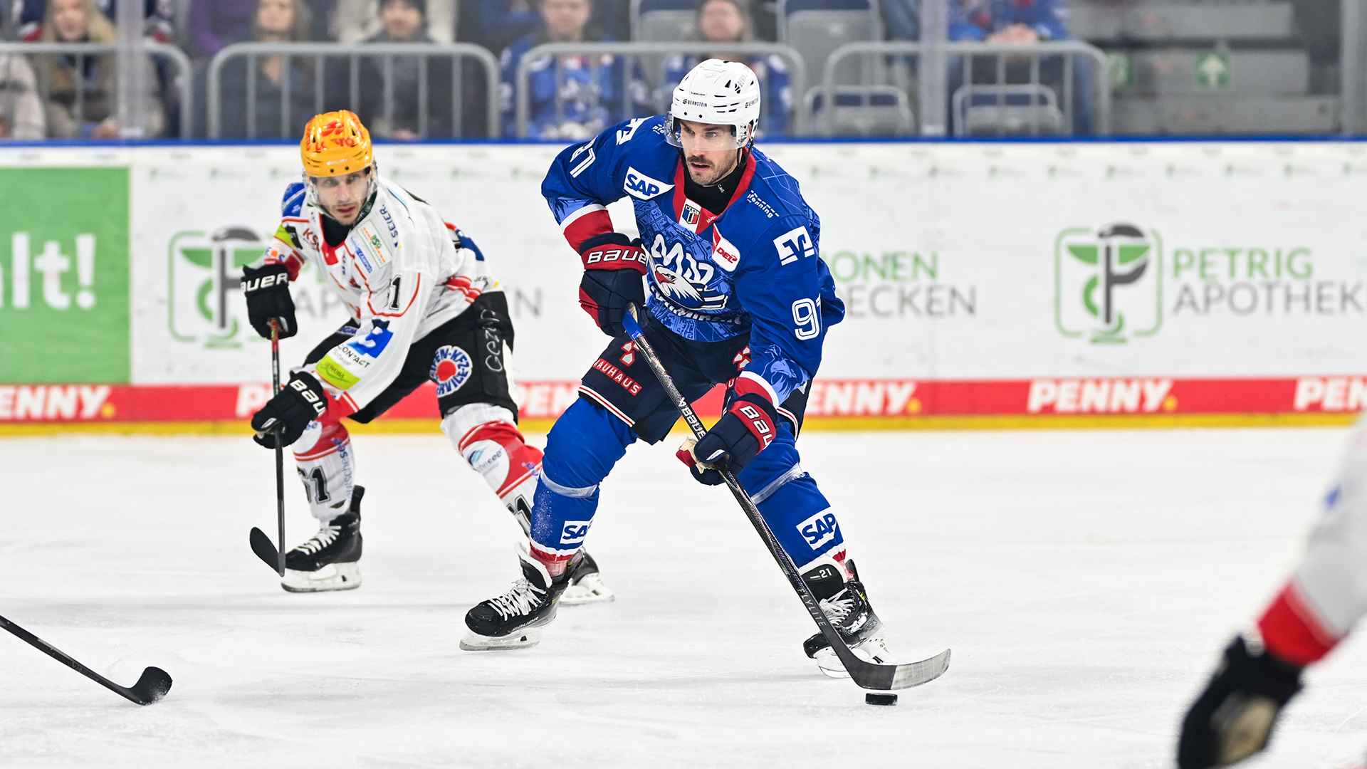 Adler Mannheim gg. Pinguins Bremerhaven